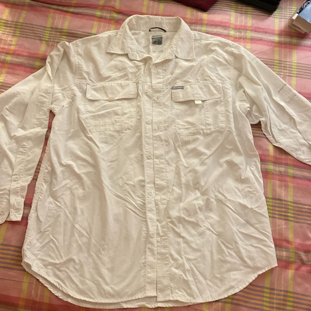 Men’s Columbia titanium size Large white Omni shade long sleeve button up